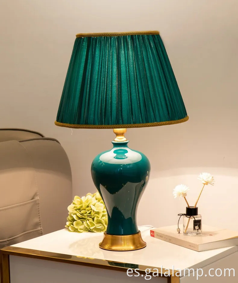 Lámpara de mesa de cerámica verde moderna lámpara de mesa decorativa del palacio